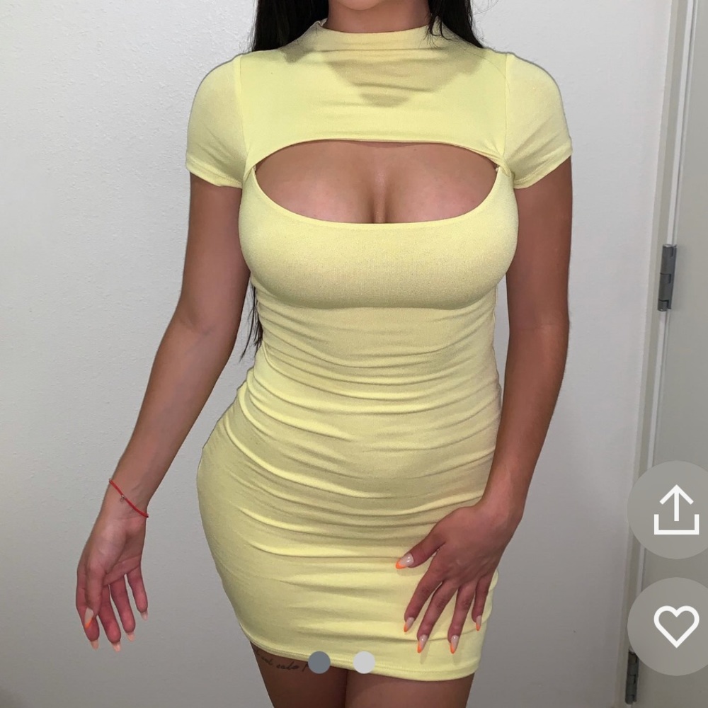 OOTDFASH yellow keyhole